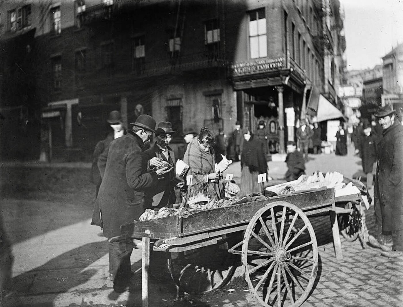 Banana Cart, New York City, 1900.
