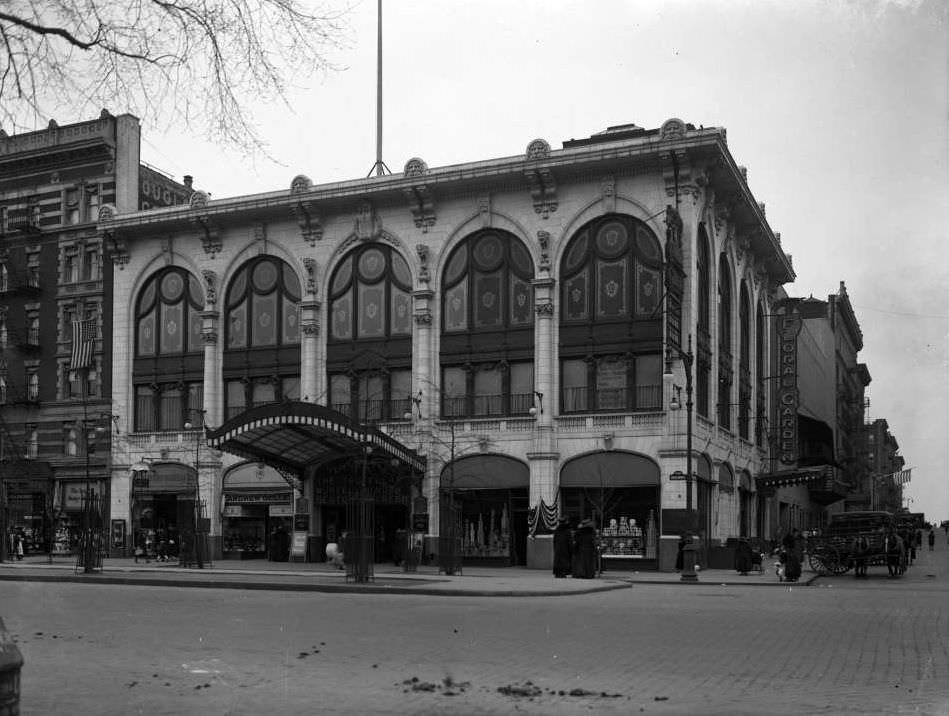 B.s. Moss' Hamilton Theatre, 3560 Broadway At W. 146Th Street, 1917.