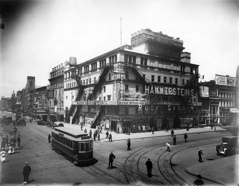 Manhattan: Hammerstein'S Roof Garden, 1908.