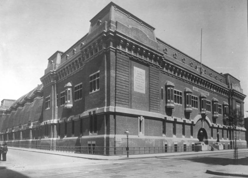New York City: 69Th Regiment Armory, Lexington Avenue At E. 25Th Street, Ca. 1910.