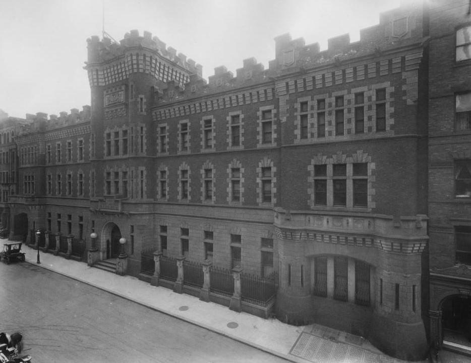 Manhattan: First Battery Armory.