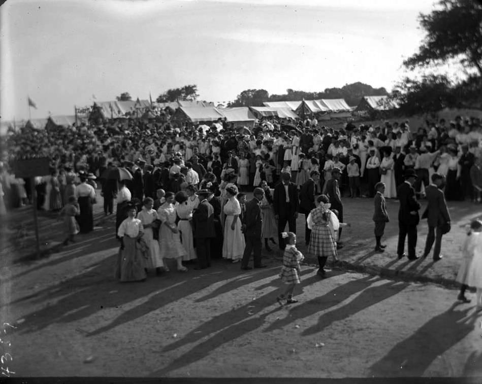 Crowds Gathered To Watch The Races At Orchard Beach, Bronx, 1907.