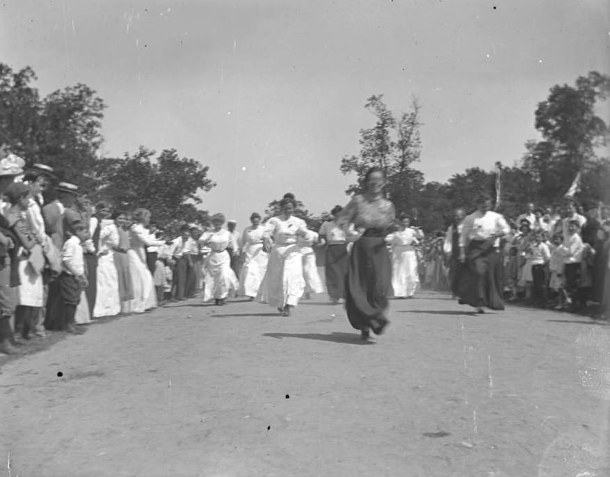 Women'S Egg Race At Orchard Beach, Bronx, 1909.