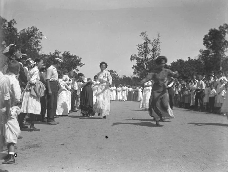 Women'S Egg Race At Orchard Beach, Bronx, 1909.
