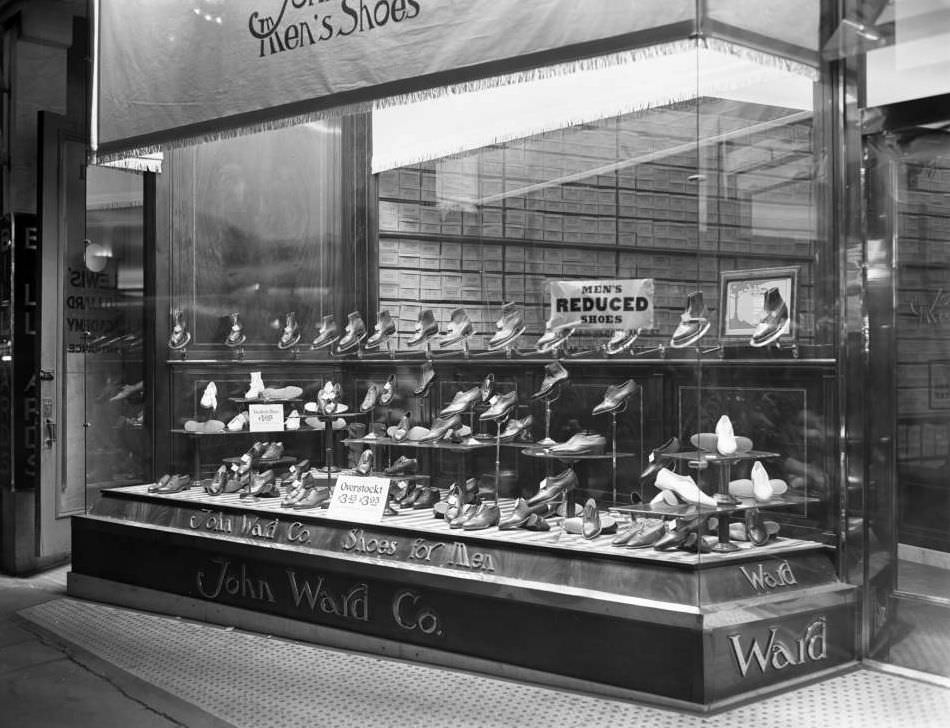 Display Windows Of John Ward Co., 1405 Broadway, Ca. 1916.
