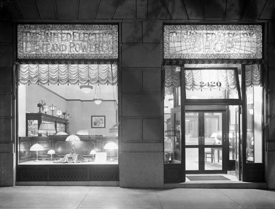 Front Display Windows Of The United Electric Light &Amp;Amp; Power Company Shop At 2420 Broadway At W. 89Th Street, 1916.