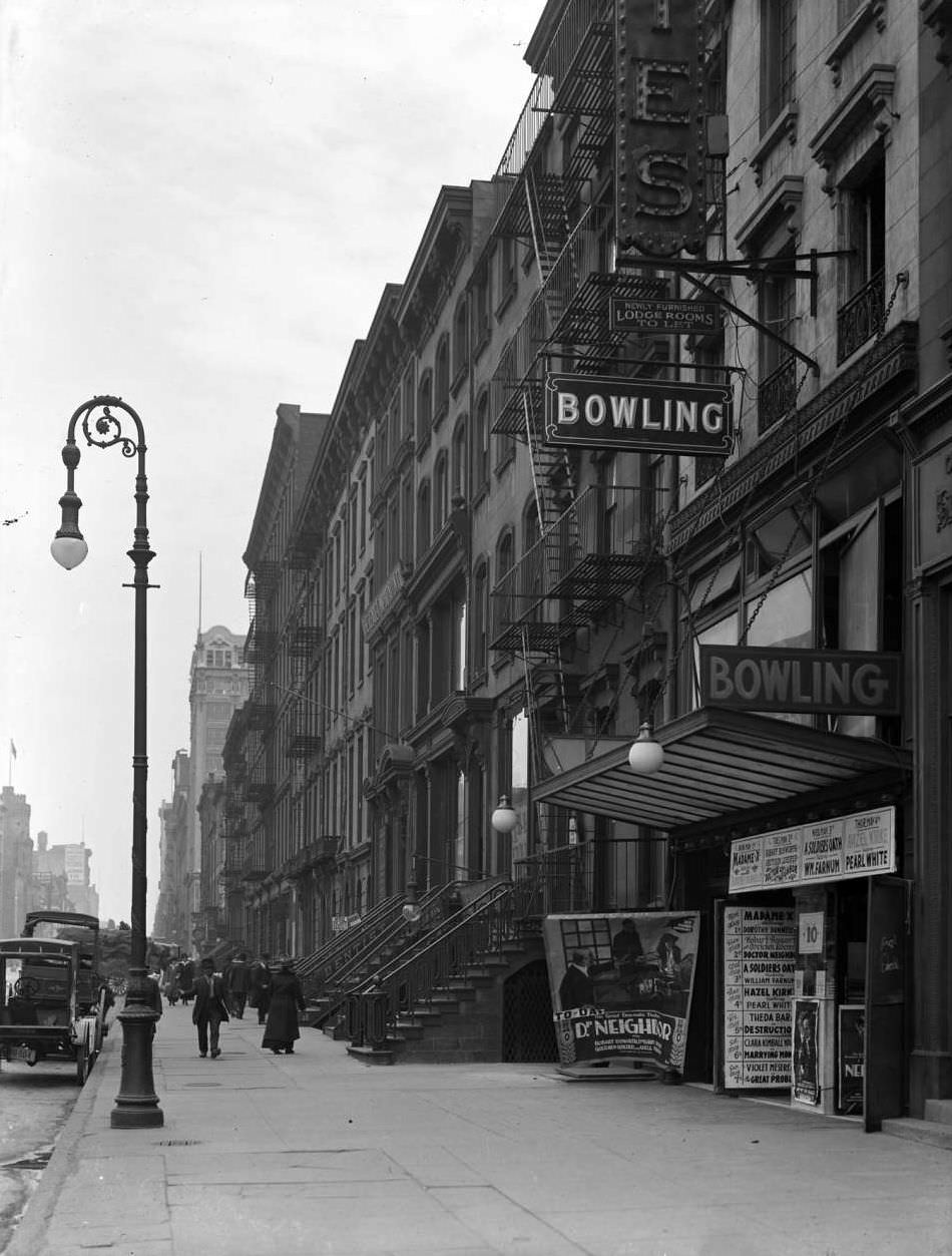 Bowling Alley Sign At 248 W. 14Th Street, 1916.