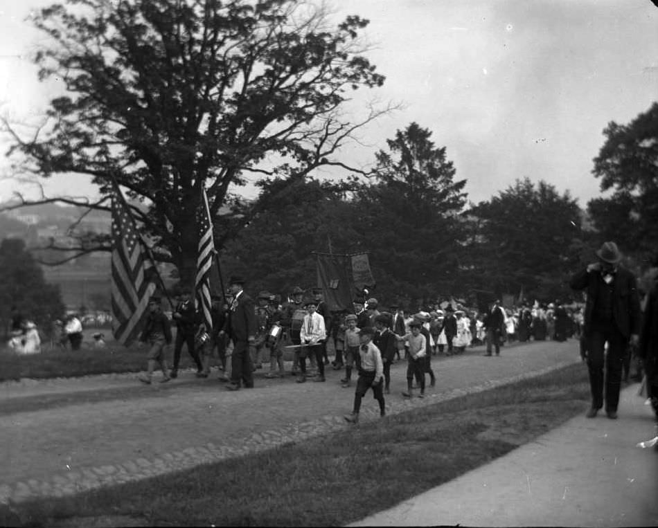 Sunday Schools Parade In Claremont Park, Bronx, 1903.