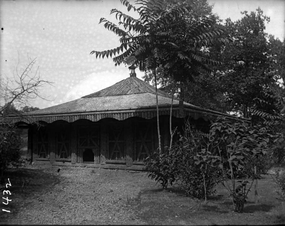 Waterfowl House At The New York Zoological Gardens, Bronx, 1890S.
