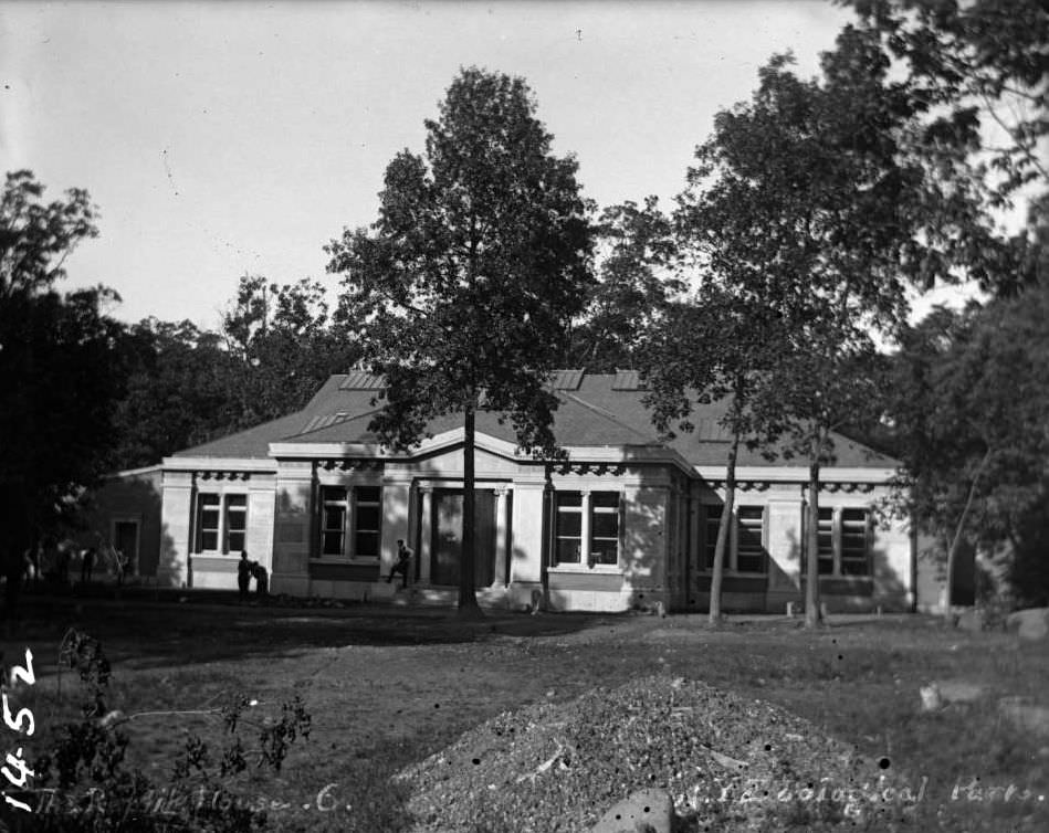 The Reptile House At The New York Zoological Gardens, Bronx, 1890S.