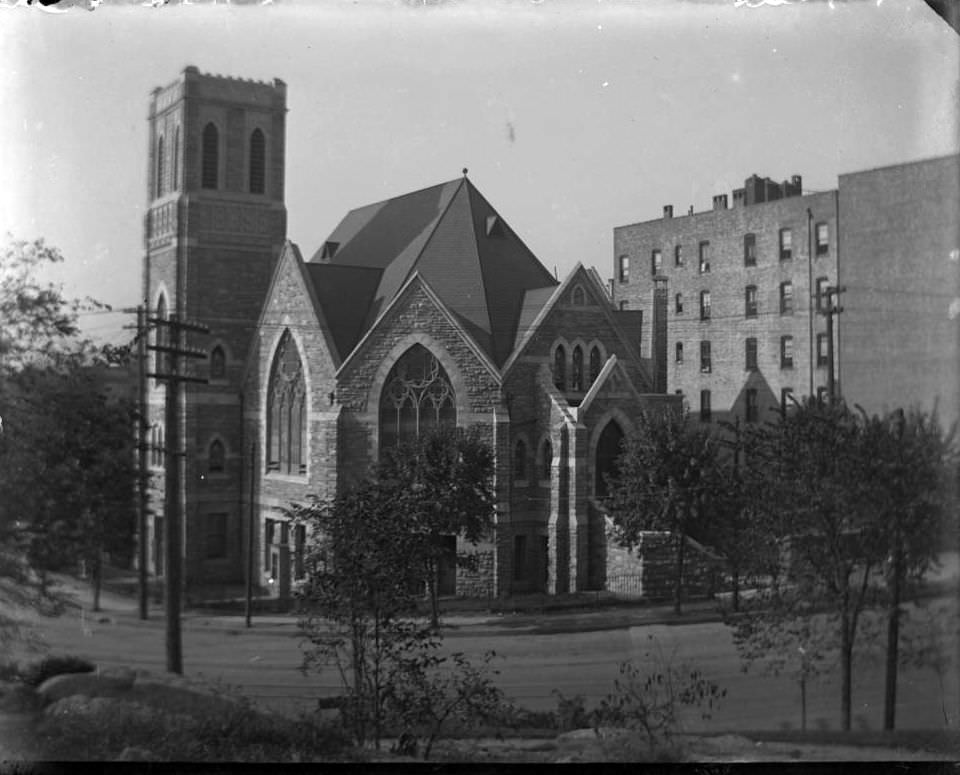 Tremont Baptist Church On Tremont Avenue, Bronx, 1900S