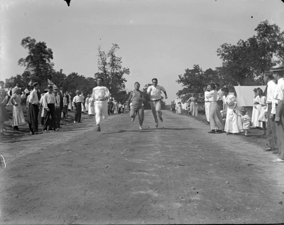 Men'S Race At Orchard Beach, Bronx, 1909.
