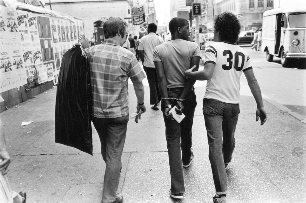 Crossroads Of Grit: Inside The Raw, Real Times Square Of The 1970S By Kenneth Siegel