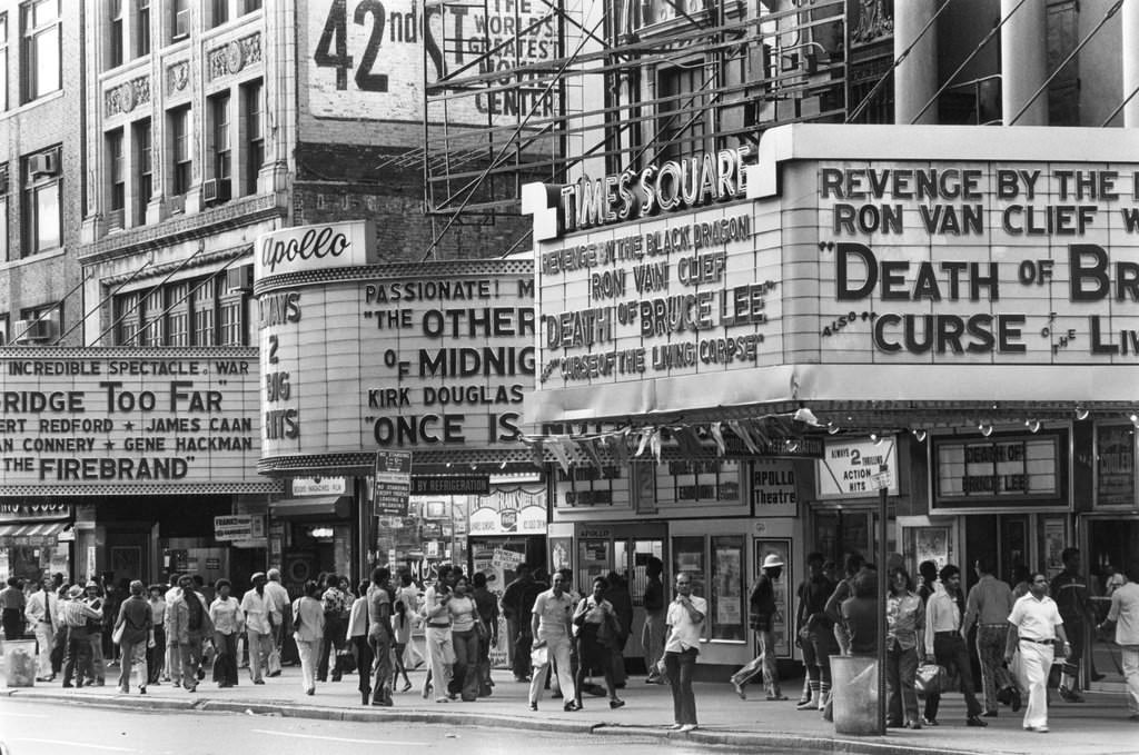 Crossroads Of Grit: Inside The Raw, Real Times Square Of The 1970S By Kenneth Siegel