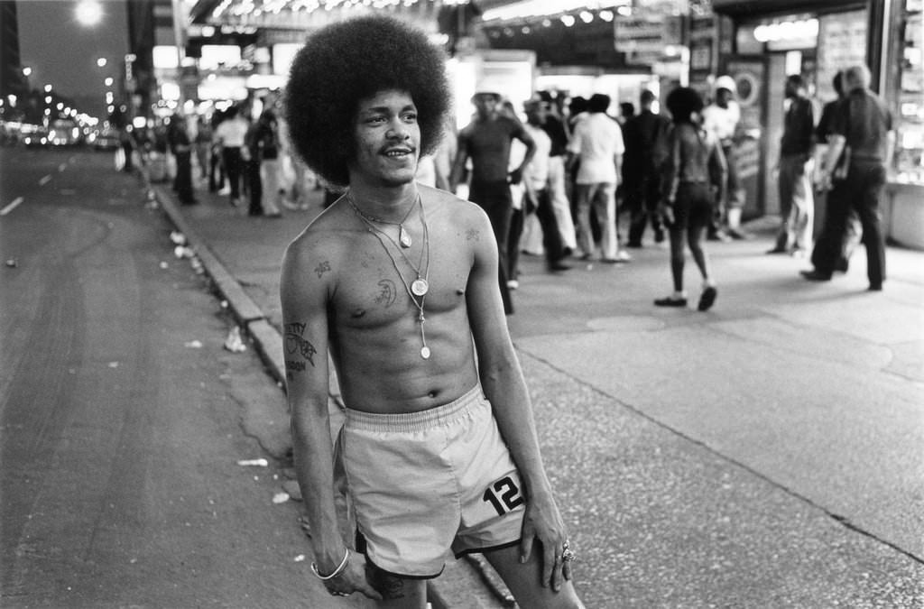 Crossroads Of Grit: Inside The Raw, Real Times Square Of The 1970S By Kenneth Siegel