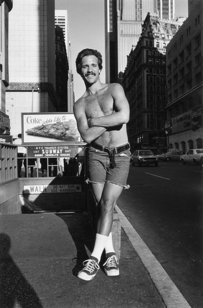 Crossroads Of Grit: Inside The Raw, Real Times Square Of The 1970S By Kenneth Siegel