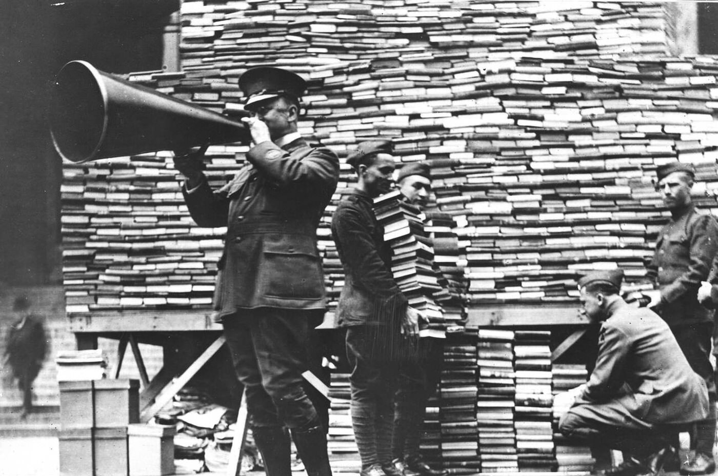 American Library Association Book Campaign In Front Of New York Public Library, 1918.