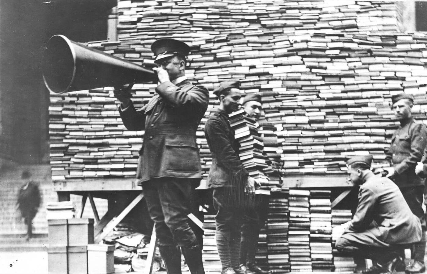 American Library Association Book Campaign In Front Of New York Public Library, 1918.