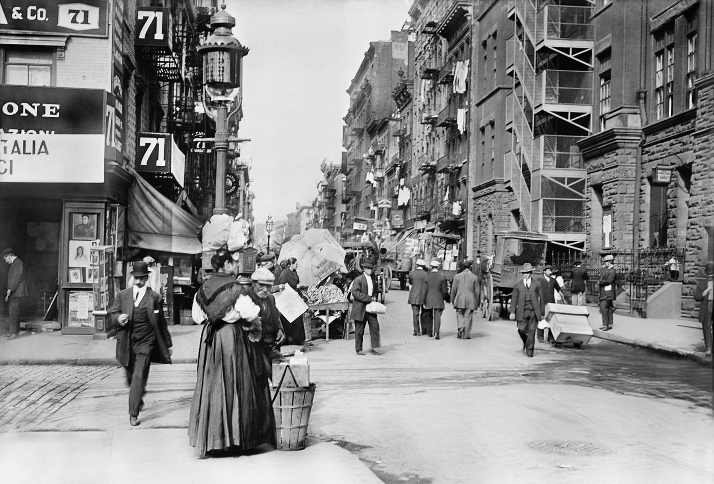 Mulberry Street, 1900.