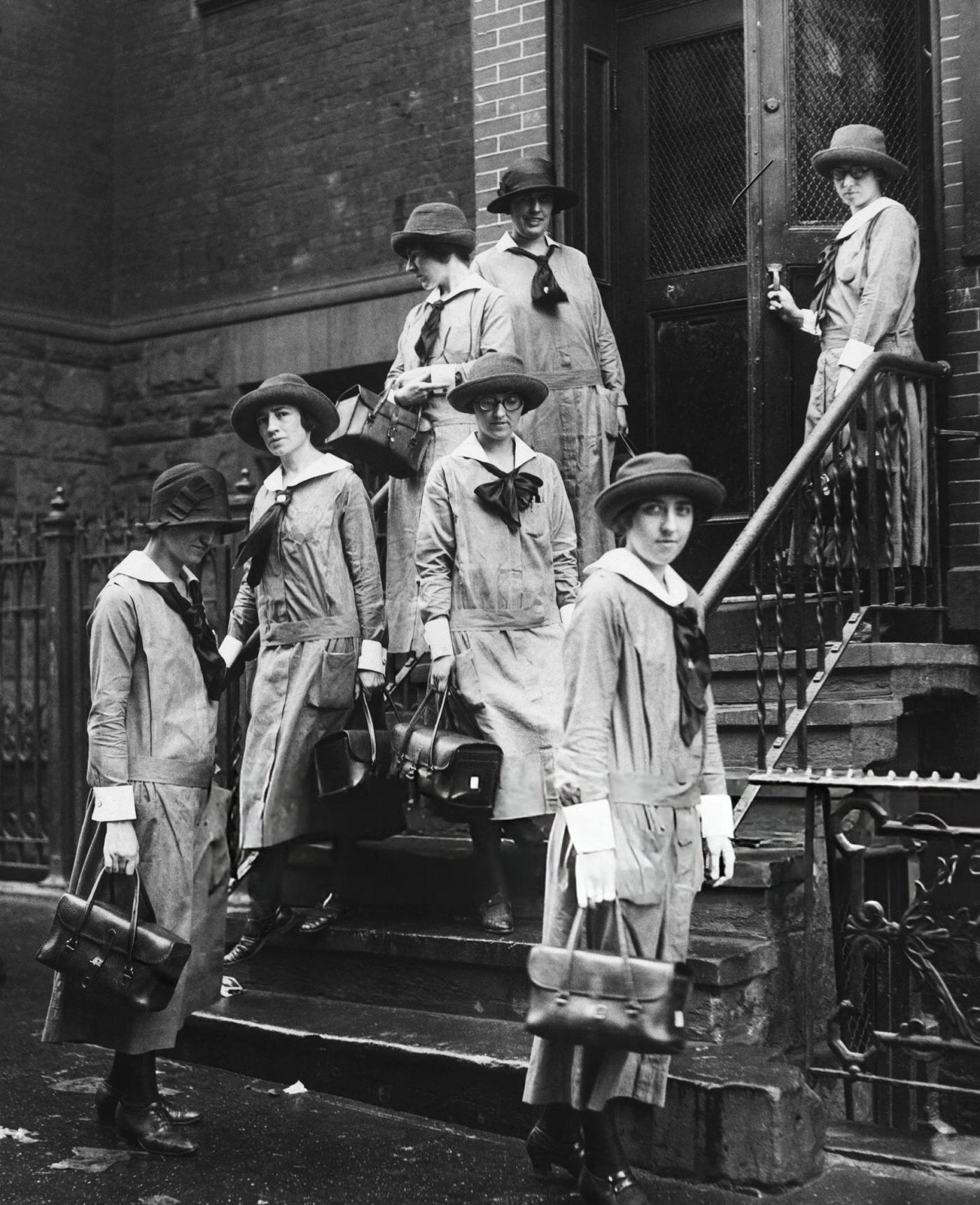 Nurses Leaving The Henry Street Settlement, Which Was Founded By Lillian Wald In 1893.