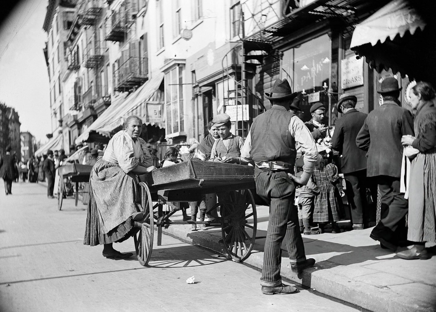 Pushcart Peddlers At Mulberry Street Waiting For Trade, 1900.