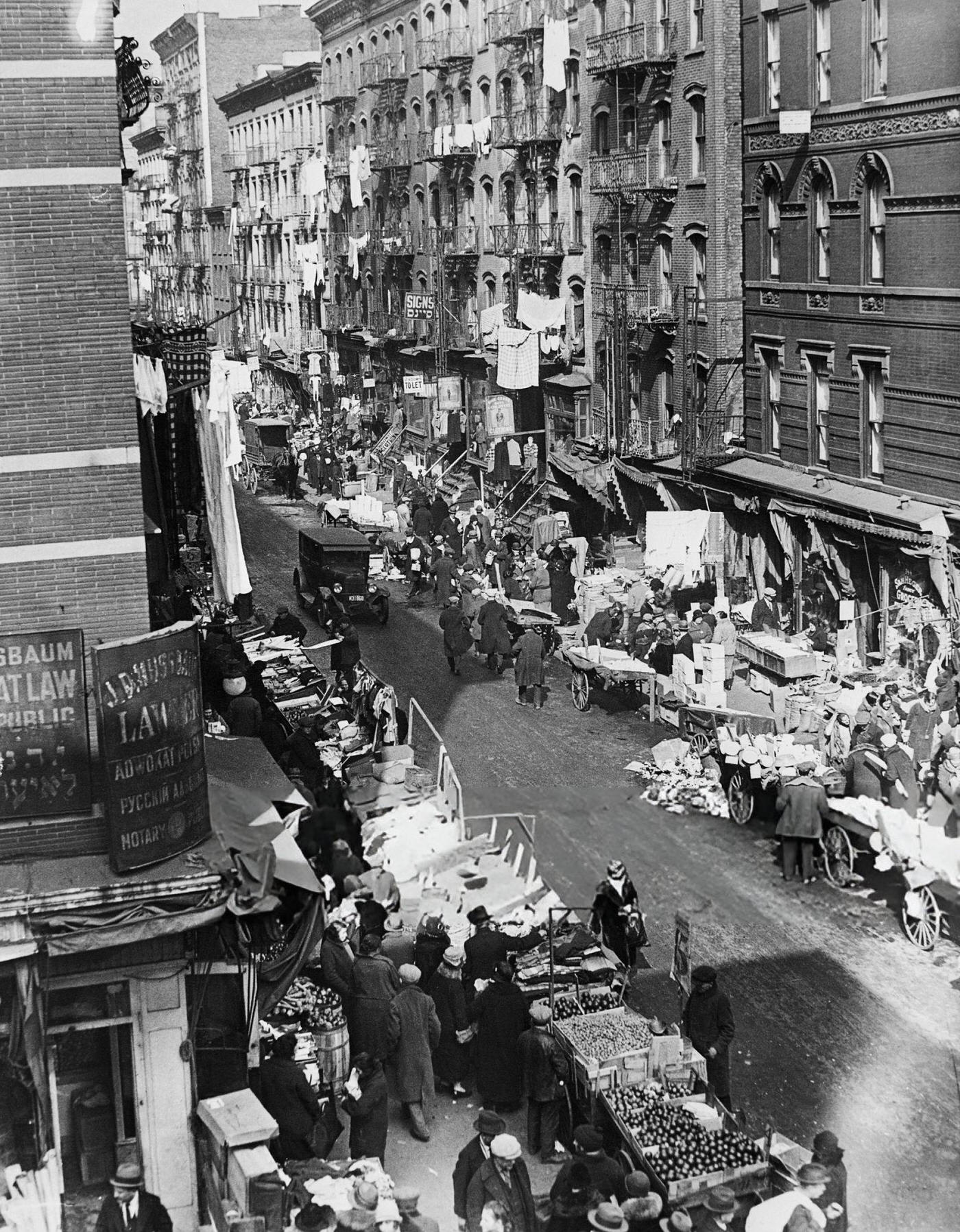 Lower East Side Street Scene, 1910.