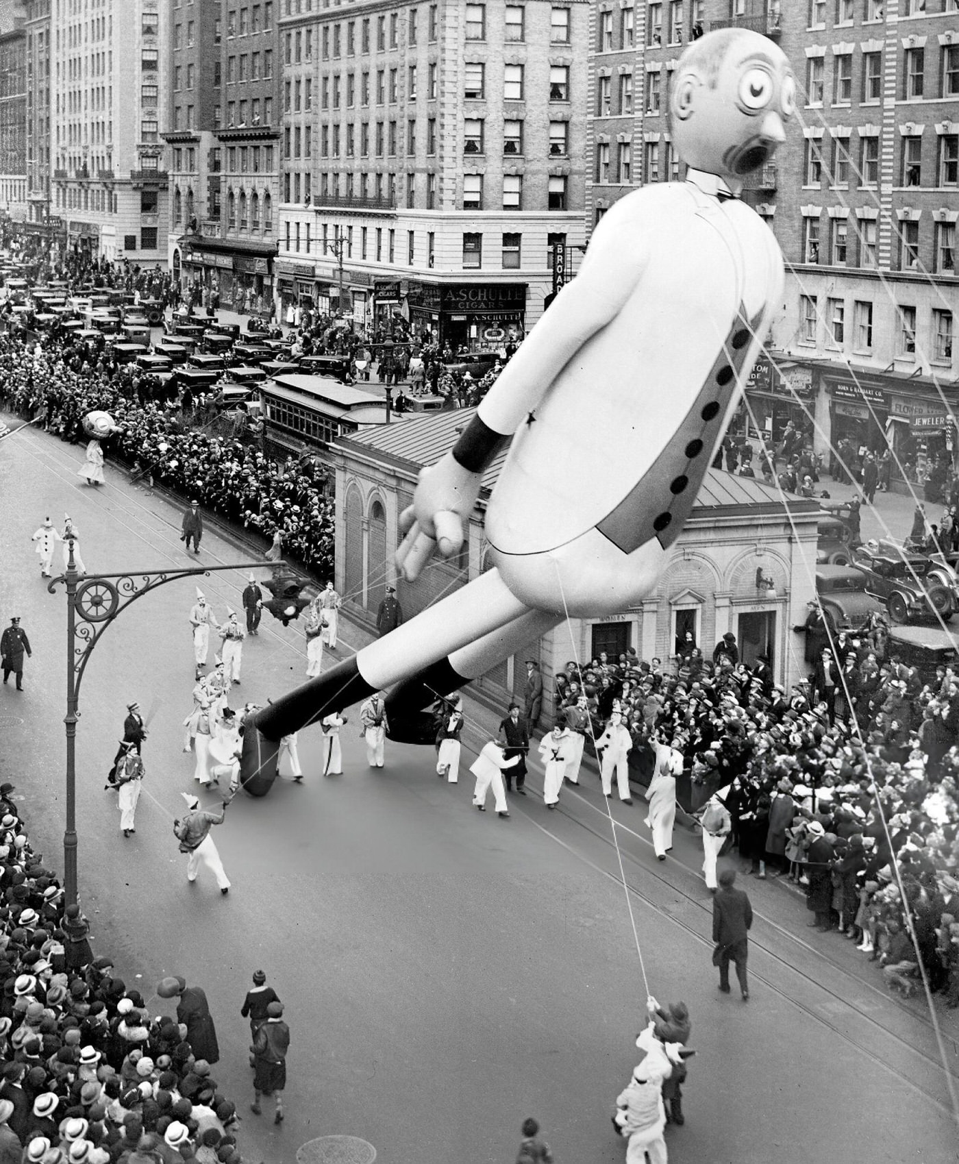 Gulliver The Gullible Balloon Is A Star Of Macy'S Thanksgiving Day Parade, 1931.