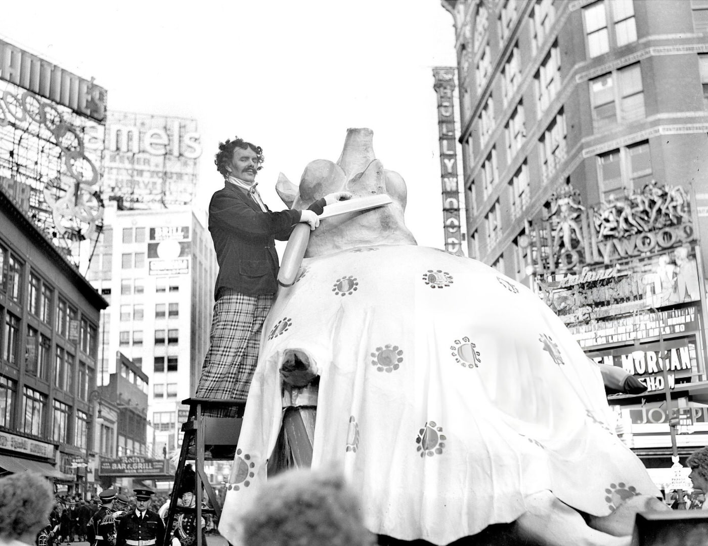 Balloons Float Down Broadway During The Thirteenth Annual Macy'S Thanksgiving Day Parade, 1937.