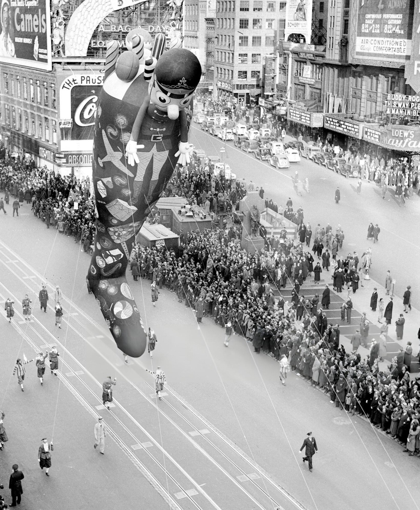 Balloons Float Down Broadway During The Thirteenth Annual Macy'S Thanksgiving Day Parade, 1937.