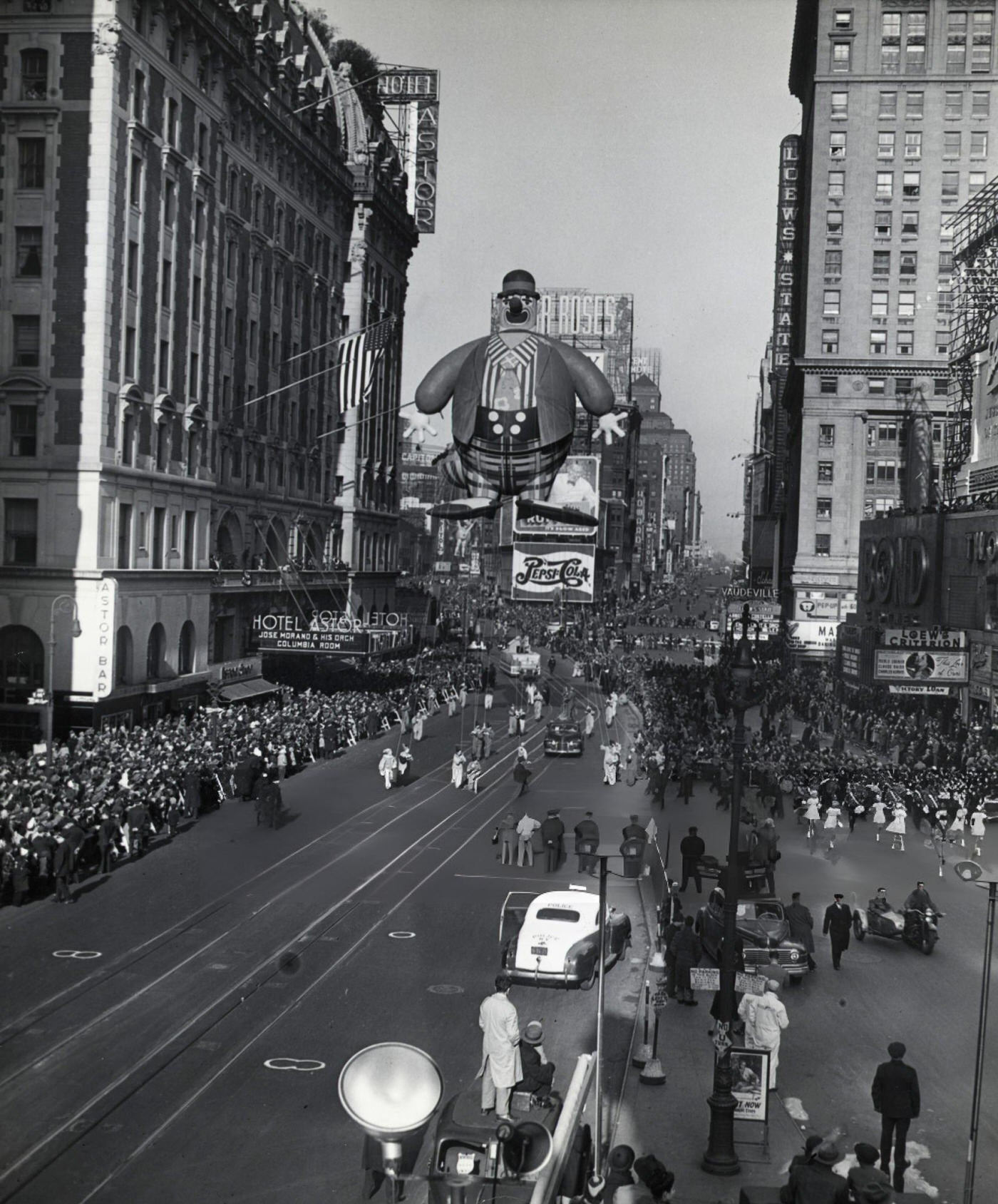 Attendants Drag The Huge 'Bobo The Hobo' Balloon Down The Street As Spectators Enjoy The Sights During The Macy'S Thanksgiving Day Parade, 1945.