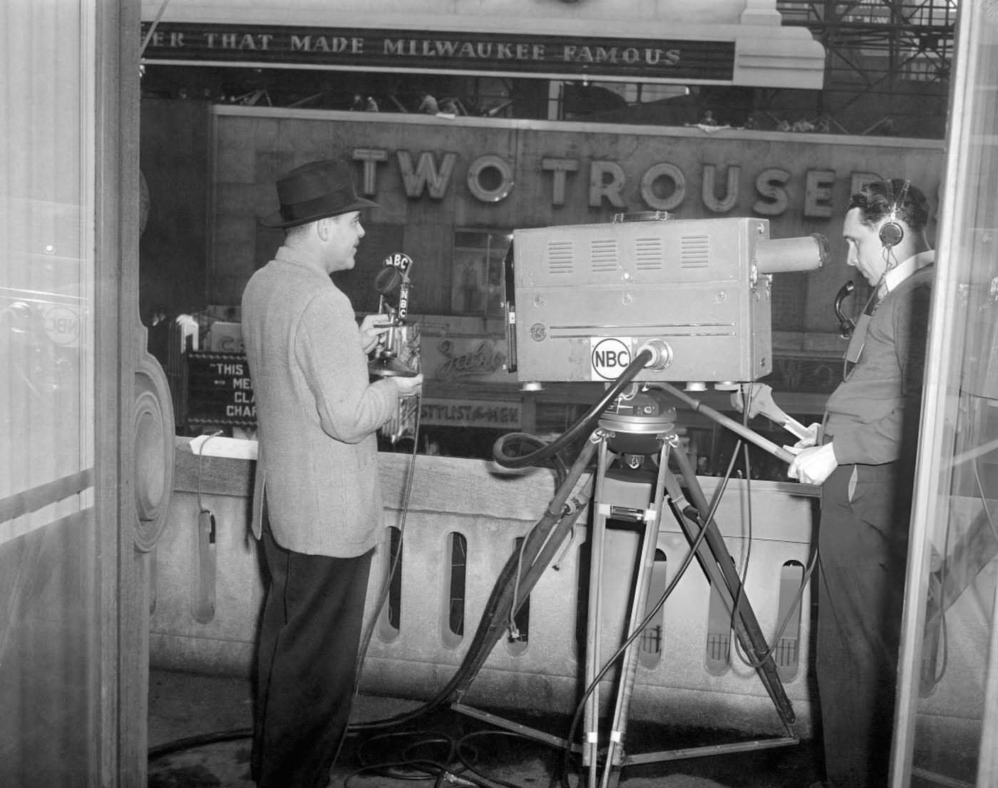An Nbc Tv Crew Films The 1945 Macy'S Thanksgiving Day Parade, 1945.
