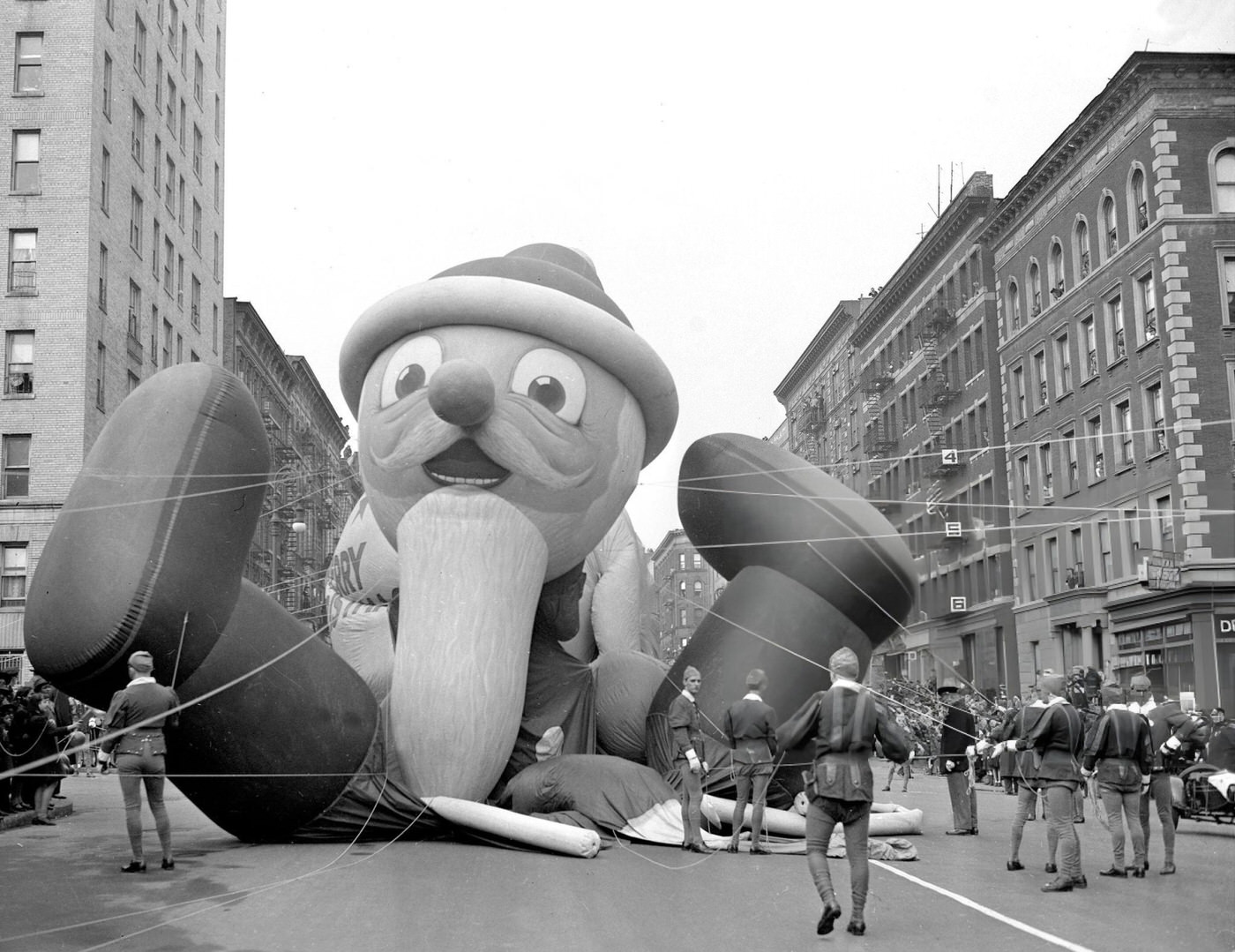 Santa Claus Experiences An Embarrassing Moment When His Legs Buckle During Macy'S Thanksgiving Day Parade, 1941.