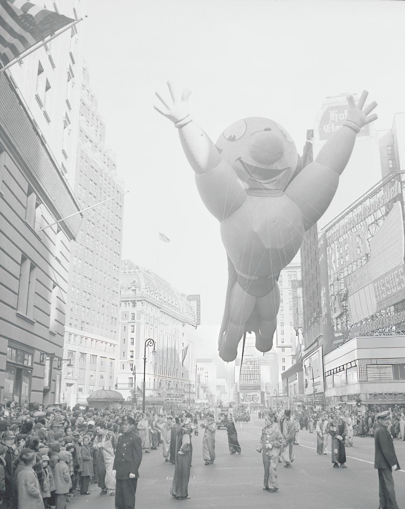A Giant Mighty Mouse Balloon Looms Over The Crowd Watching The Macy'S Thanksgiving Day Parade In The Times Square Area, 1950S.