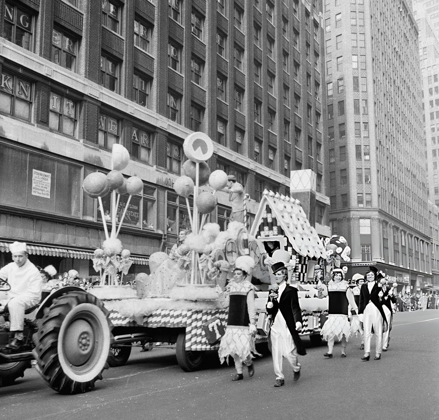 A Float Passes By During The 1954 Macy'S Thanksgiving Day Parade, 1954.