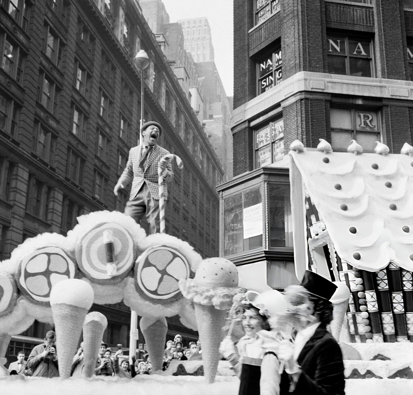A Float Passes By During The 1954 Macy'S Thanksgiving Day Parade, 1954.