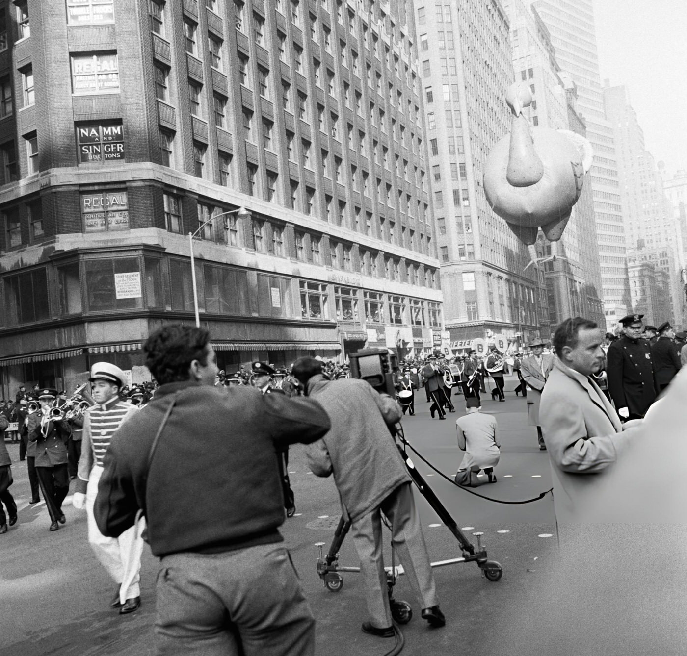 Large Balloons Pass Overhead During The 1954 Macy'S Thanksgiving Day Parade, 1954.