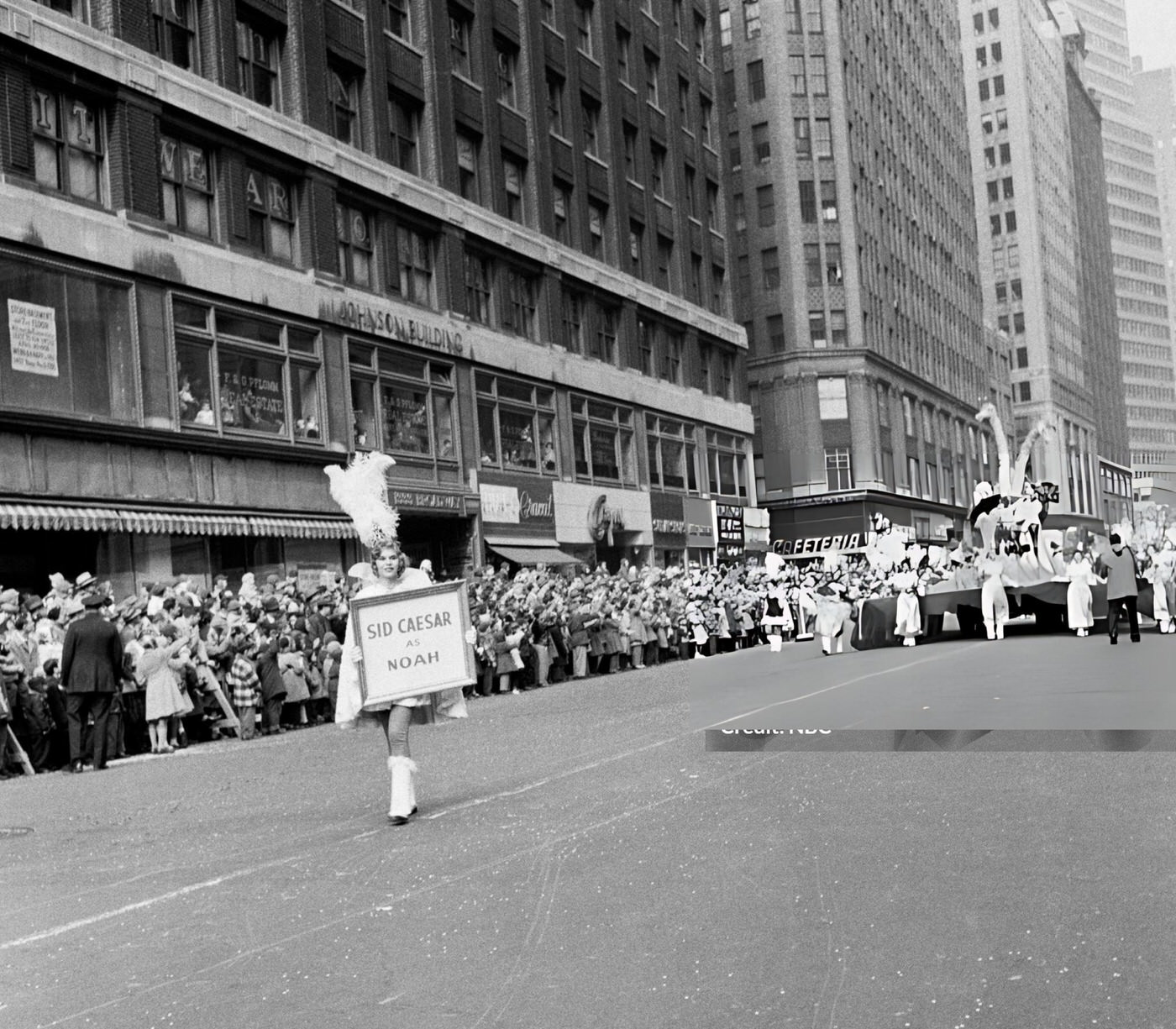 Crowds Watch The 1954 Macy'S Thanksgiving Day Parade, 1954.