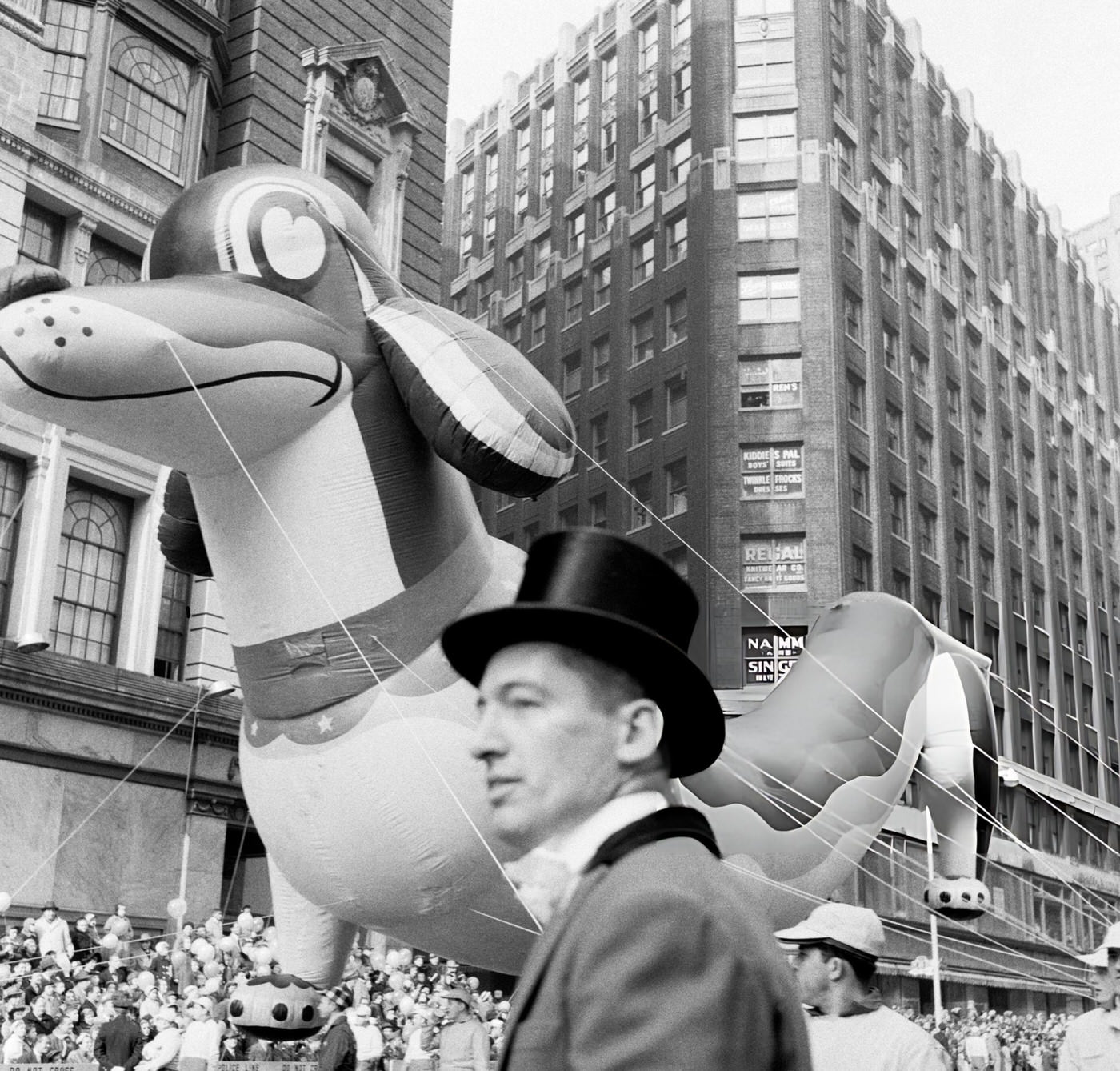 Large Balloons Pass Overhead During The 1954 Macy'S Thanksgiving Day Parade, 1954.