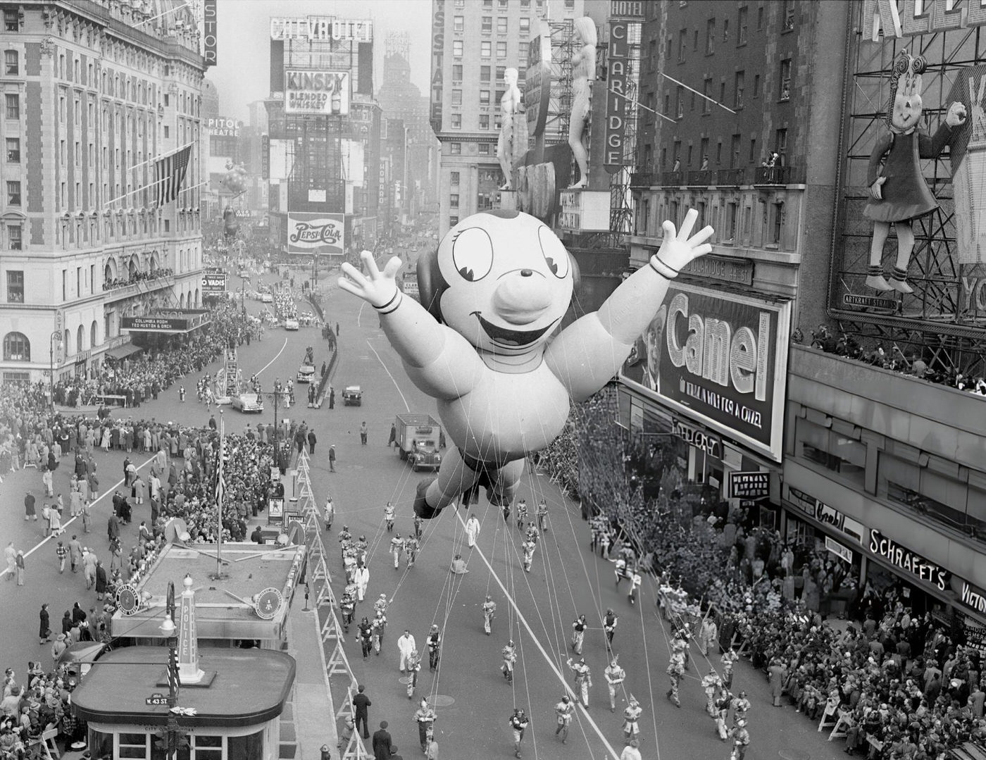 Mighty Mouse Mugs For The Crowd In Times Square During Macy'S Thanksgiving Day Parade, 1951.