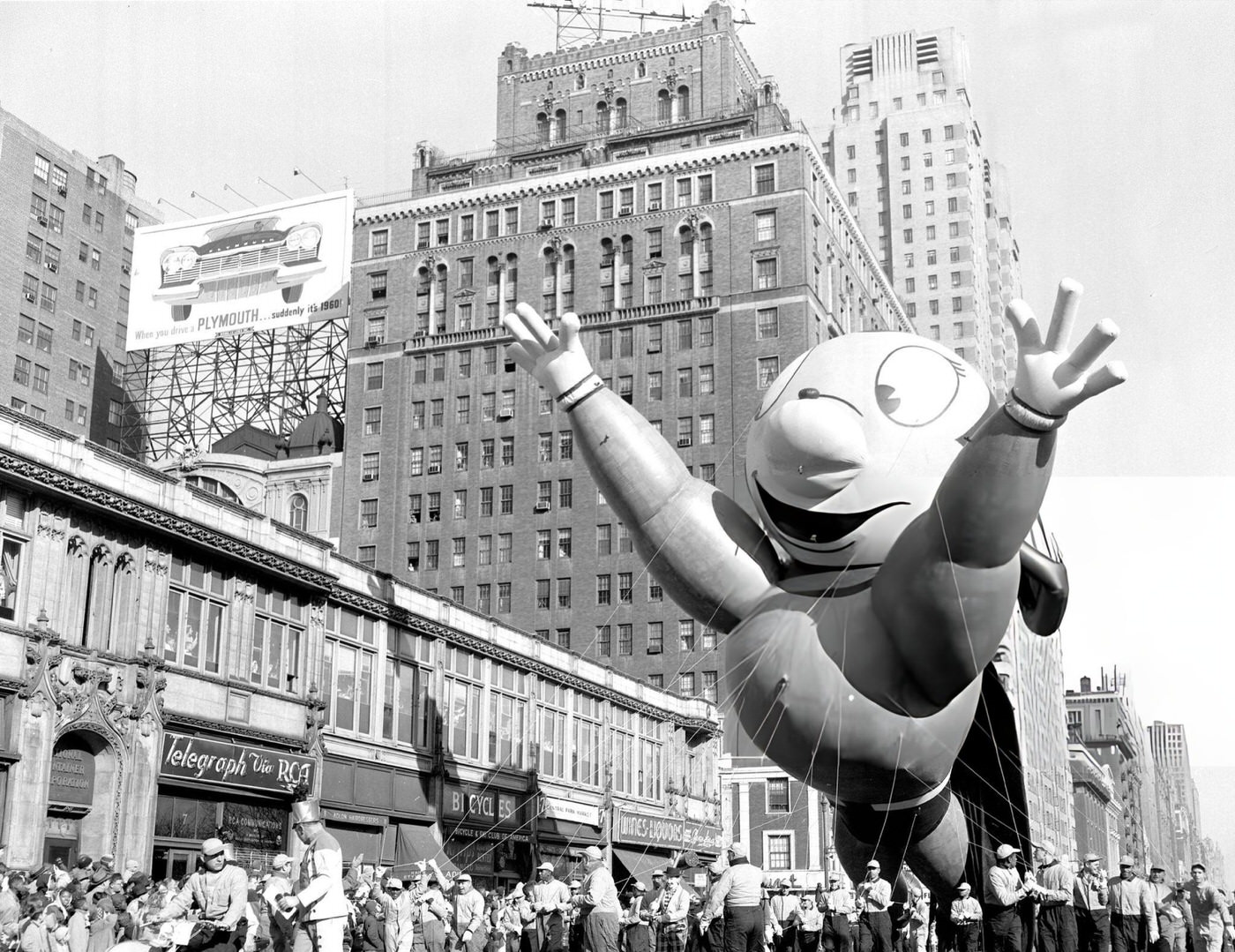 Mighty Mouse Makes A Spectacle Of Himself At Macy'S Thanksgiving Day Parade, 1951.