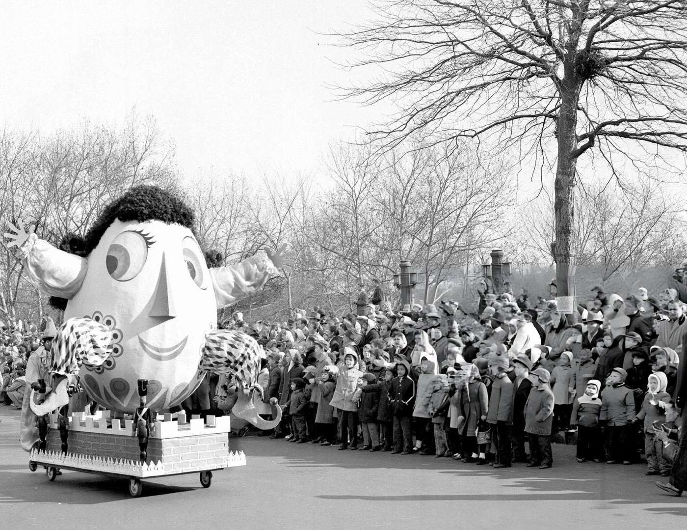 Humpty Dumpty &Amp;Quot;Floats&Amp;Quot; In The Macy'S Thanksgiving Day Parade, 1956.