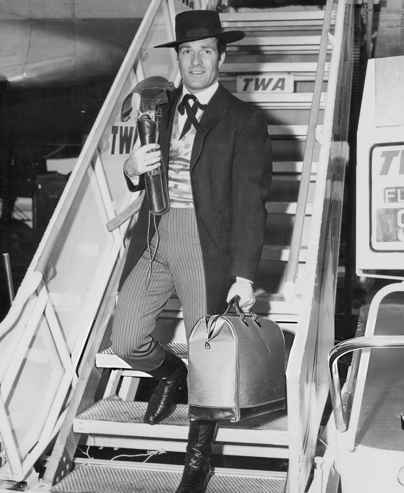 Actor Hugh O'Brian, Wearing His 'Wyatt Earp' Costume, Arrives At Idlewild Airport In New York For The Macy'S Thanksgiving Parade, Circa 1955-1965.
