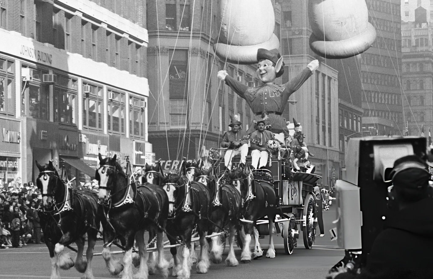 A Holiday Float Passes By The Crowd During The 1966 Macy'S Thanksgiving Day Parade, 1966.