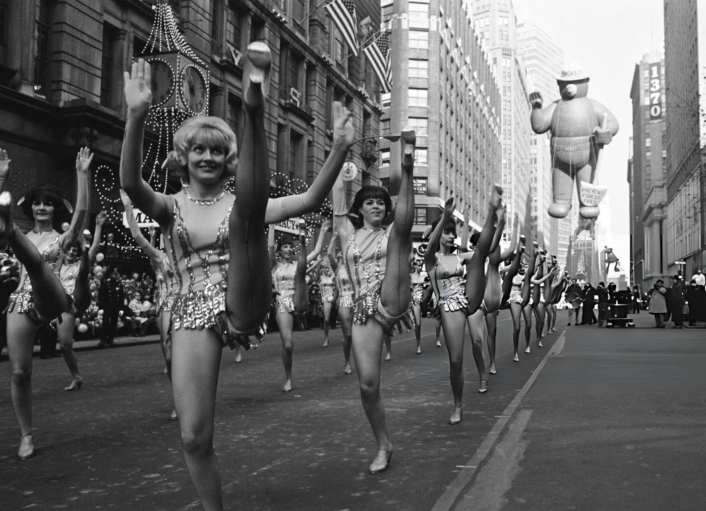 The Rockettes Perform During The 1966 Macy'S Thanksgiving Day Parade, 1966.