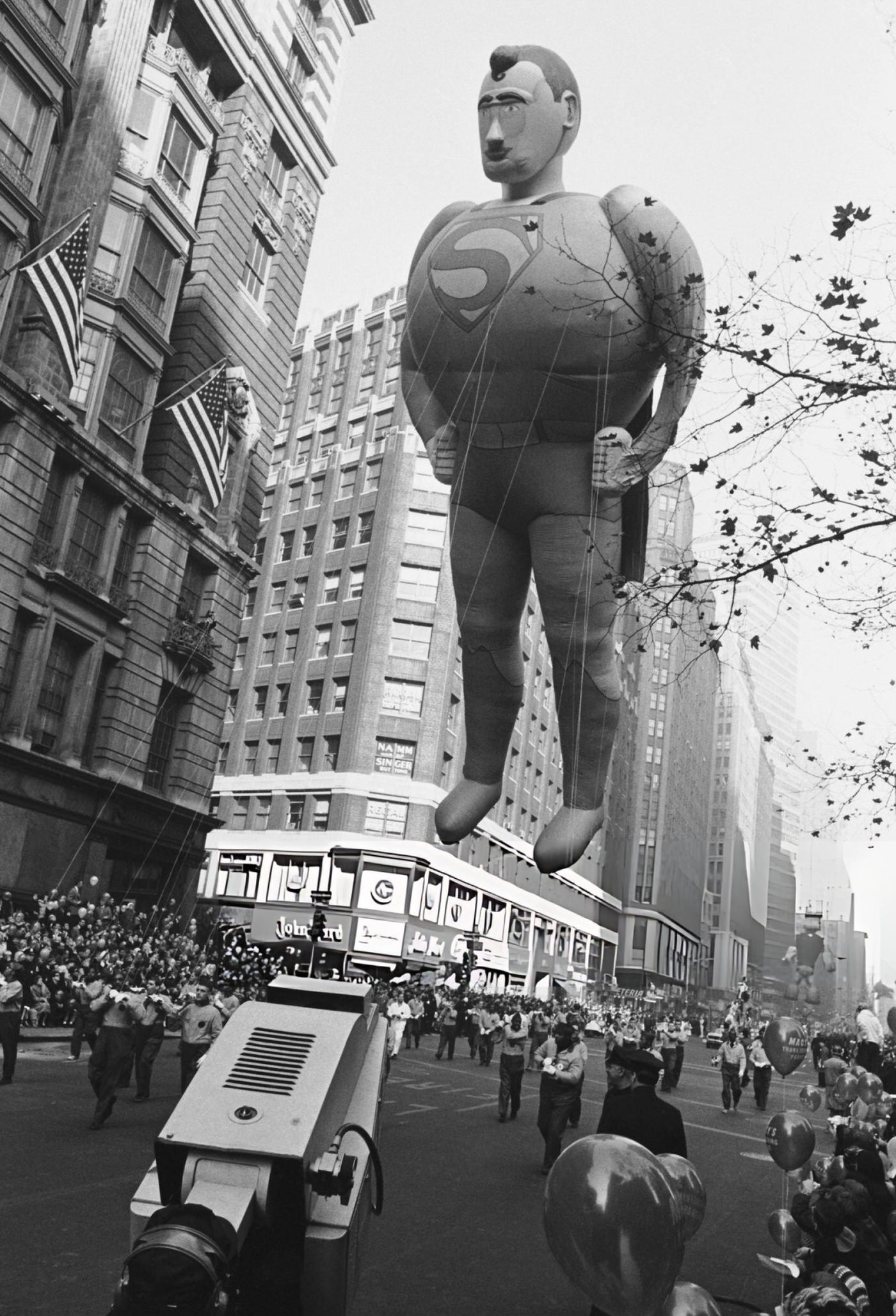 The Superman Balloon Passes Overhead During The 1966 Macy'S Thanksgiving Day Parade, 1966.