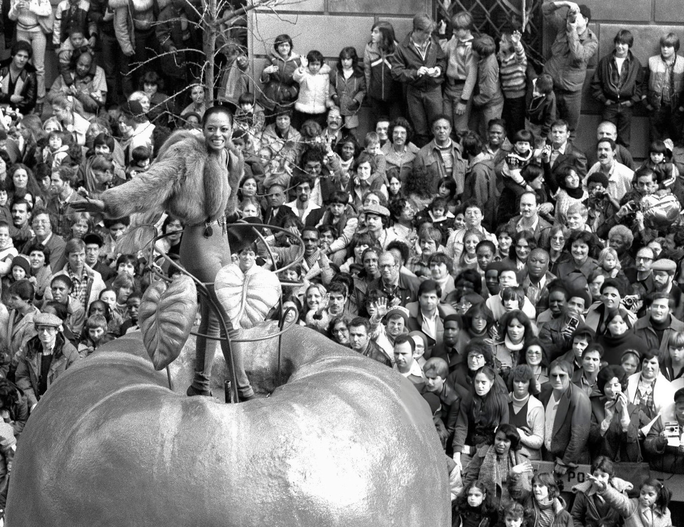 Singer Diana Ross Greets The Holiday Crowd At The 53Rd Annual Macy'S Thanksgiving Day Parade From Atop The Daily News' Big Apple Float, 1972.
