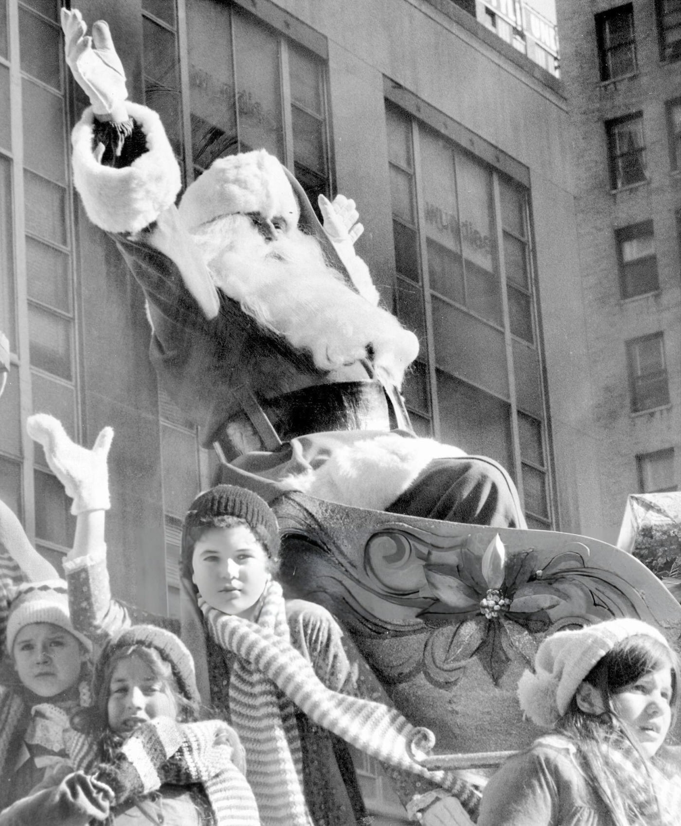 A Familiar, Annual Visitor Makes A Preview Appearance At Macy'S Thanksgiving Day Parade, 1972.