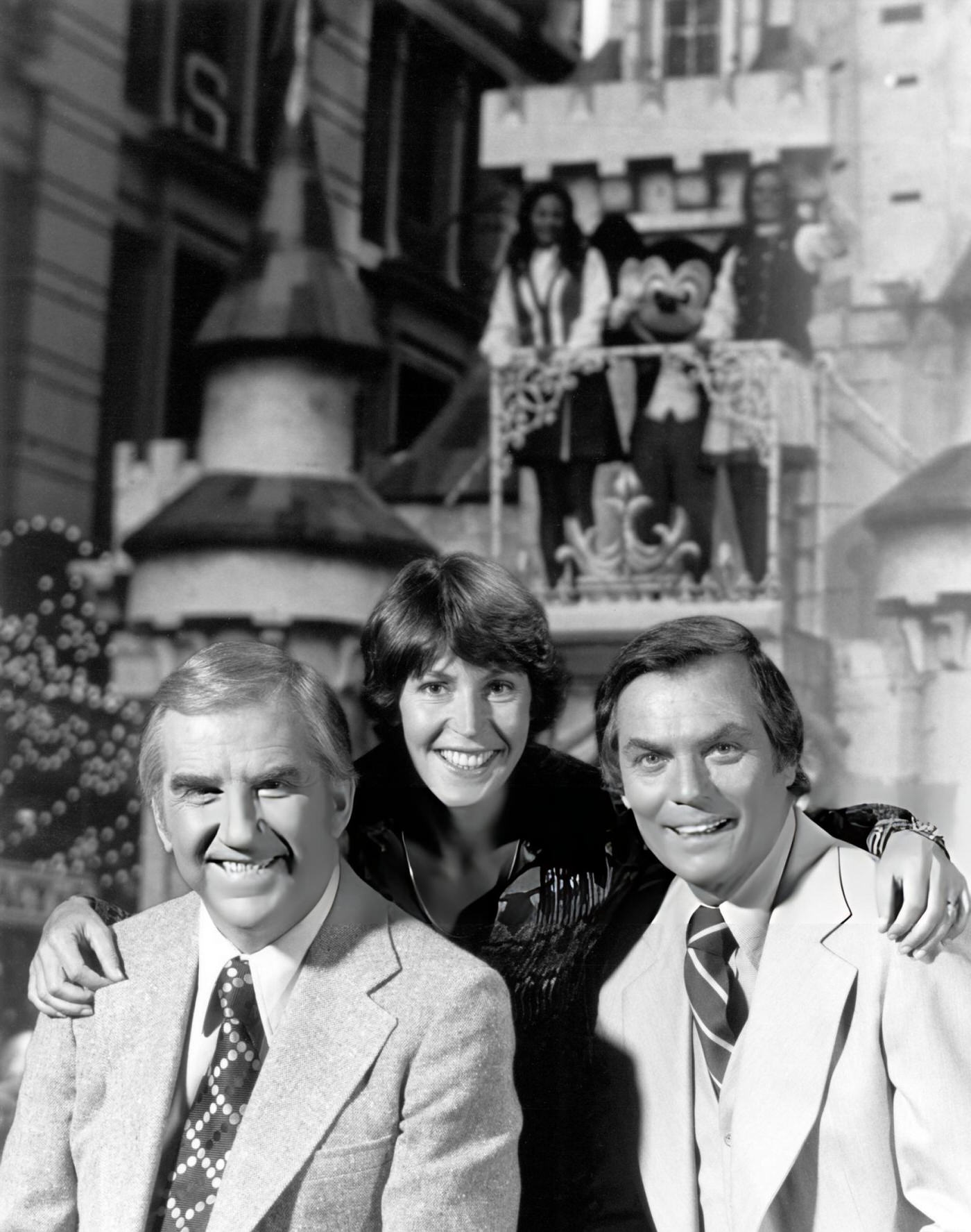 Ed Mcmahon, Helen Reddy, And Peter Marshall At The 1974 Macy'S Thanksgiving Day Parade, 1974.