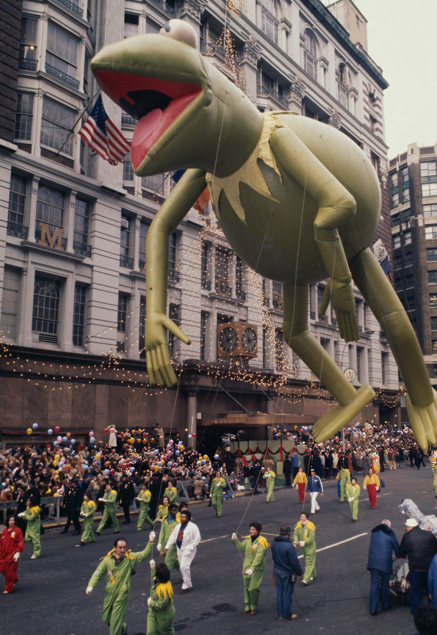 A Kermit The Frog Balloon Floats Along Broadway During Macy'S Thanksgiving Day Parade, New York, 1977.