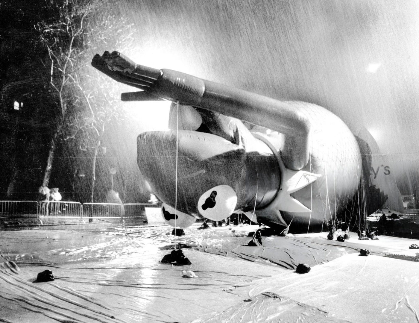 Kermit The Frog Enjoys A Pre-Parade Shower On Central Park West Before The Macy'S Thanksgiving Day Parade.
